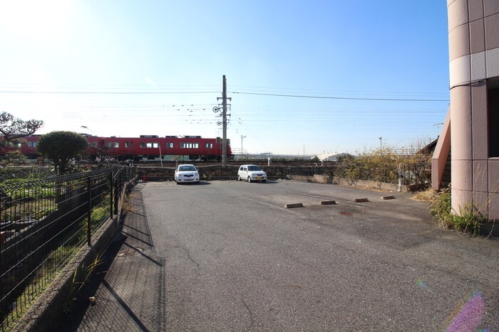 物件外観写真6　(駐車場)