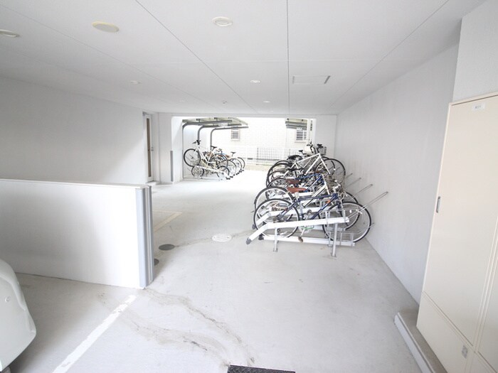 物件外観写真3　(駐輪場)