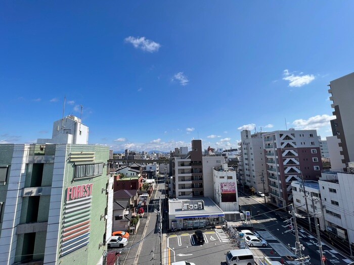 物件内観写真11　(室内からの展望)