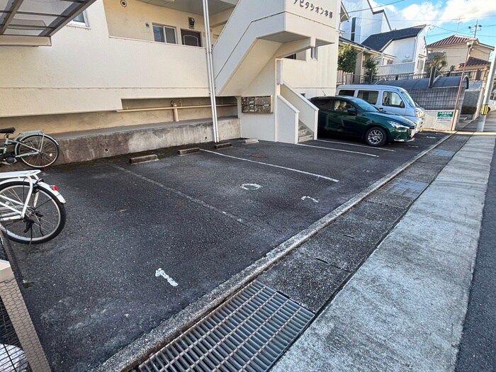物件外観写真4　(駐車場)