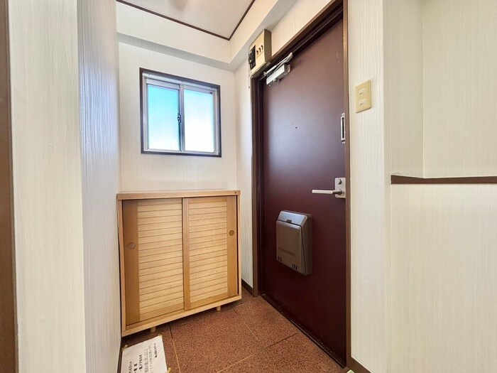 物件内観写真16　(玄関)