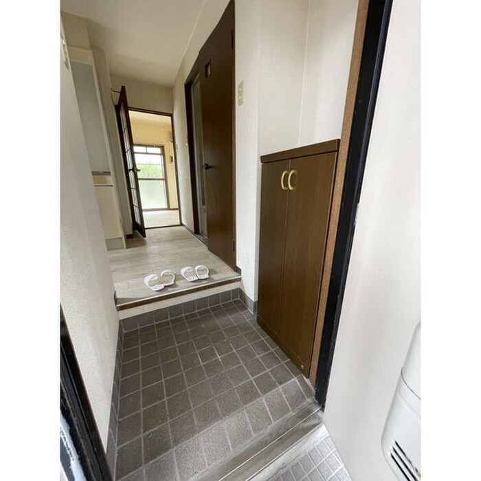 物件内観写真12　(玄関)