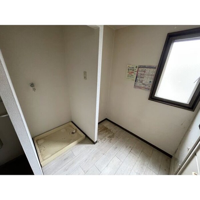 物件内観写真14　(洗濯機置場)