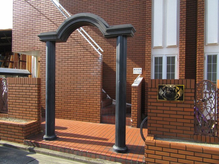 物件外観写真3　(エントランス部分)