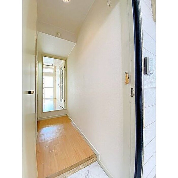 物件内観写真16　(玄関)