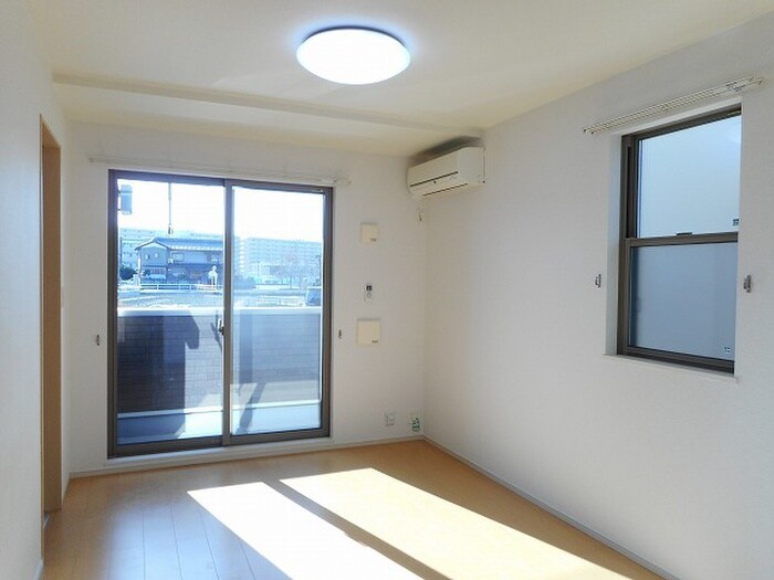 物件内観写真2　(居室)