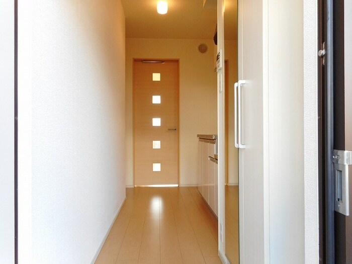 物件内観写真5　(廊下)