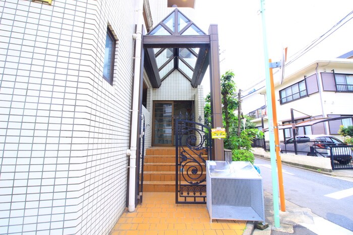 物件外観写真2　(エントランス部分)