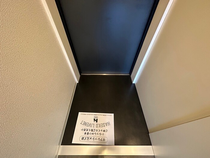 物件内観写真12　(玄関)