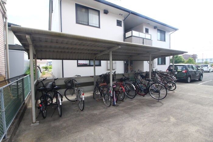 物件外観写真3　(駐輪場)