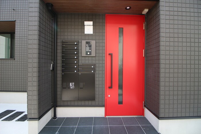 物件外観写真4　(エントランス部分)