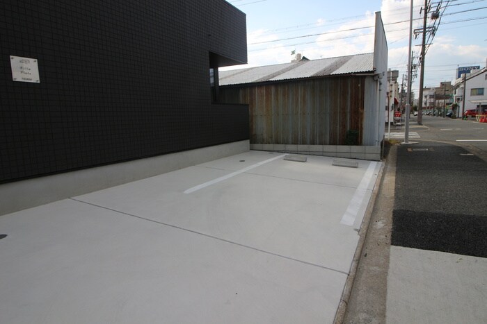 物件外観写真6　(駐車場)