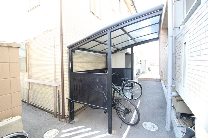 物件外観写真5　(駐輪場)