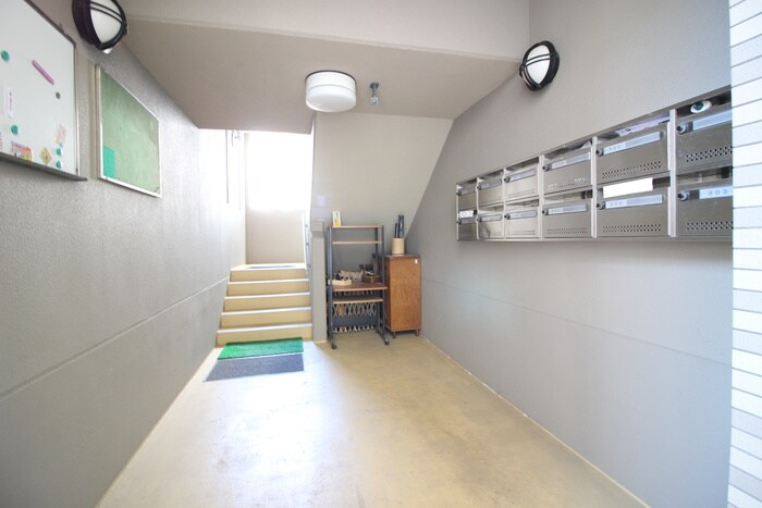 物件外観写真6　(エントランス部分)