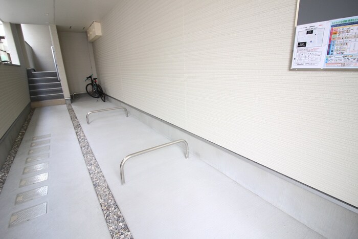物件外観写真6　(駐輪場)