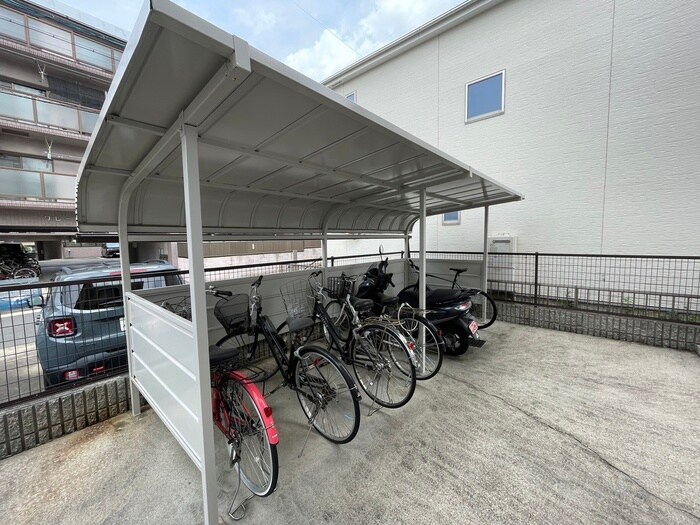 物件外観写真2　(駐輪場)