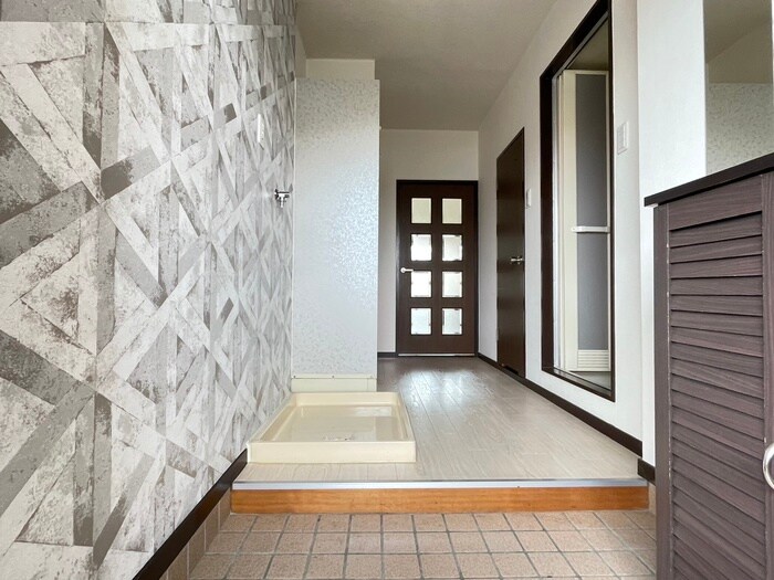 物件内観写真14　(玄関)