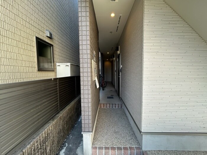 物件外観写真4　(エントランス部分)