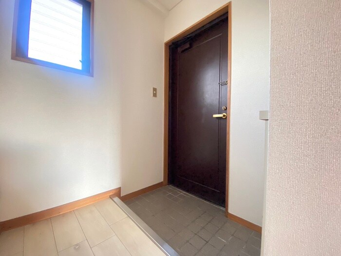 物件内観写真17　(玄関)