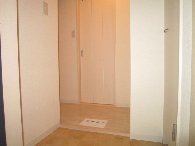 物件内観写真7　(玄関)