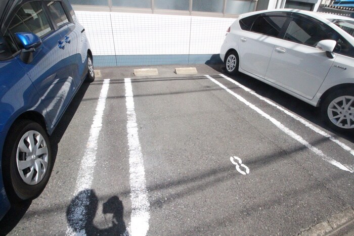 物件外観写真3　(駐車場)