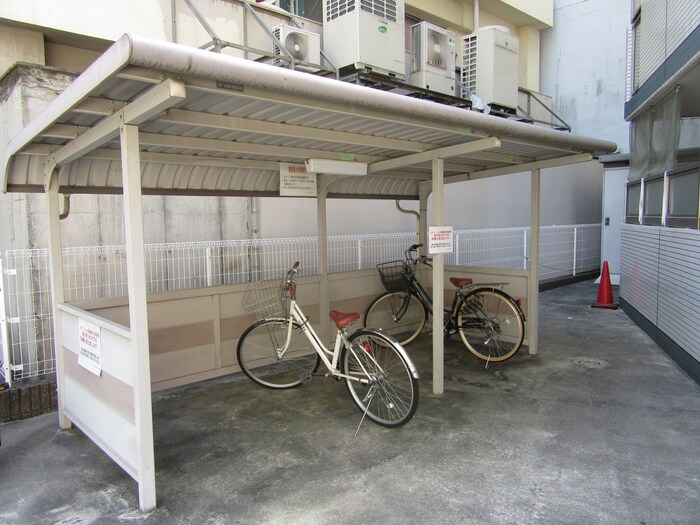 物件外観写真4　(駐輪場)