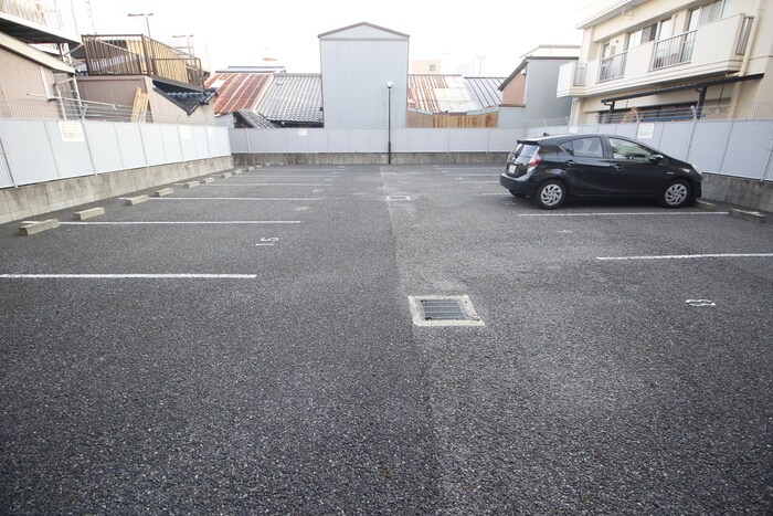 物件外観写真4　(エントランス部分)