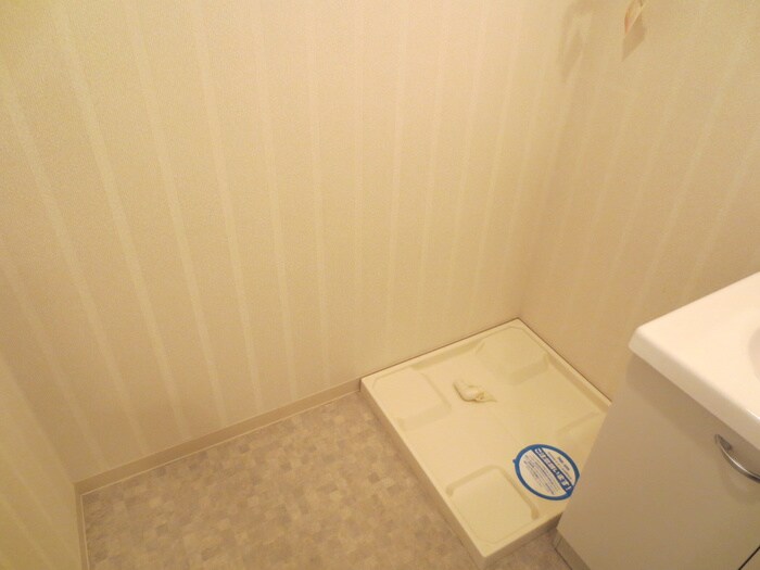 物件内観写真16　(洗濯機置場)