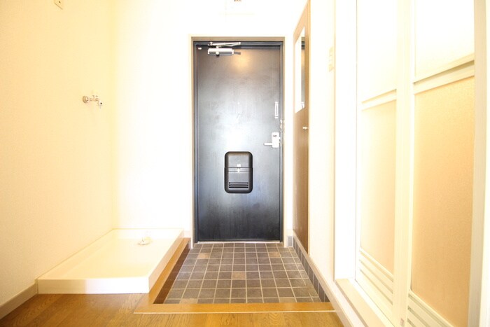 物件内観写真7　(玄関)