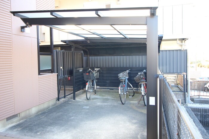 物件外観写真3　(駐輪場)