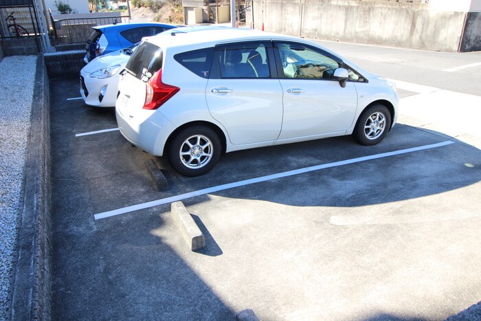 物件外観写真6　(駐車場)