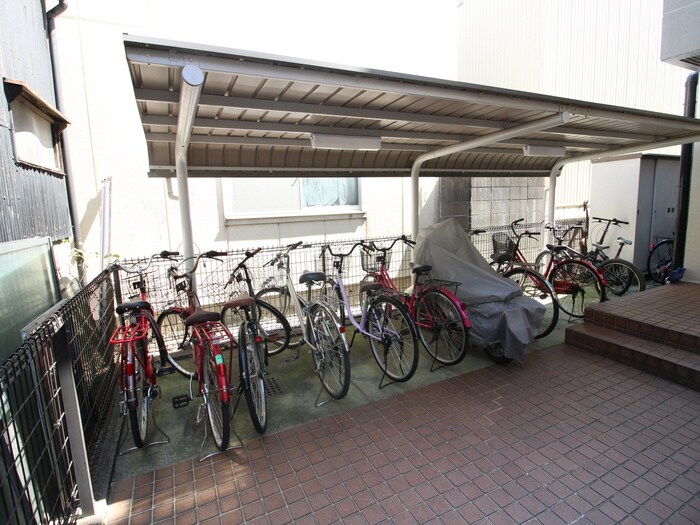 物件外観写真2　(駐車場)