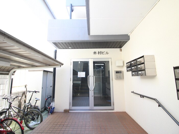 物件外観写真5　(エントランス部分)