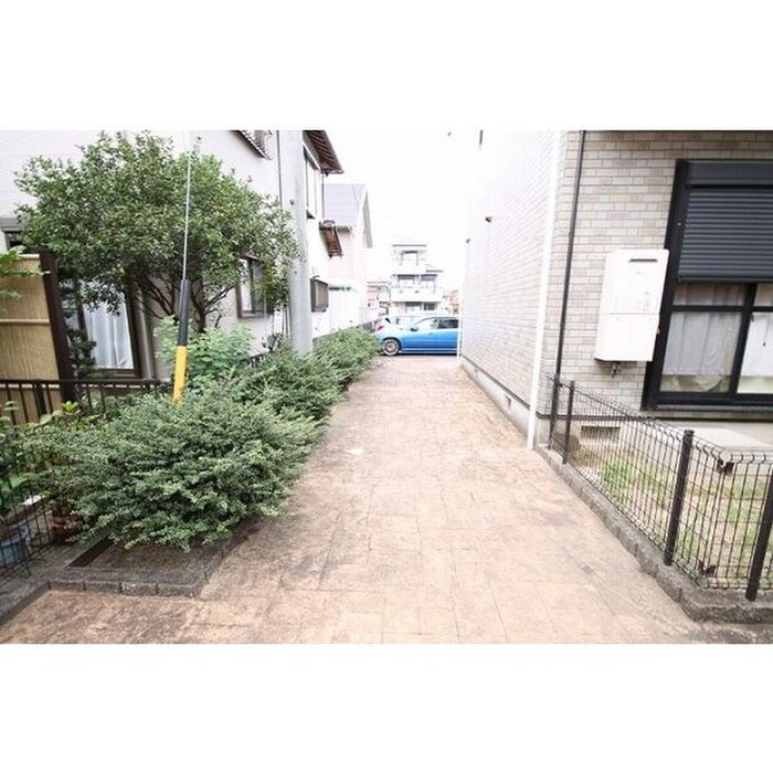 物件外観写真3　(エントランス部分)