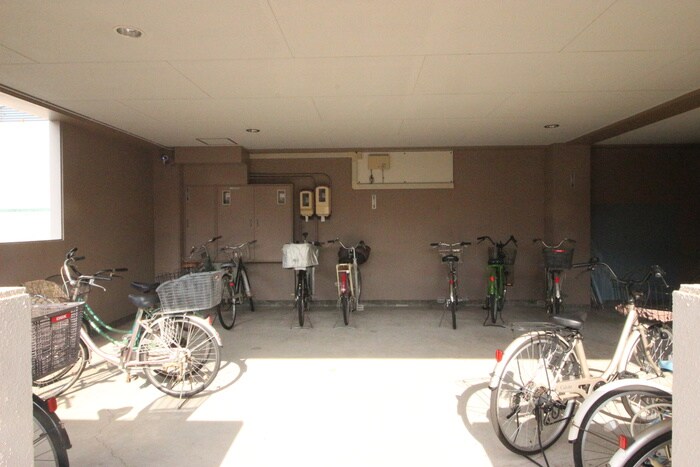 物件外観写真3　(駐輪場)