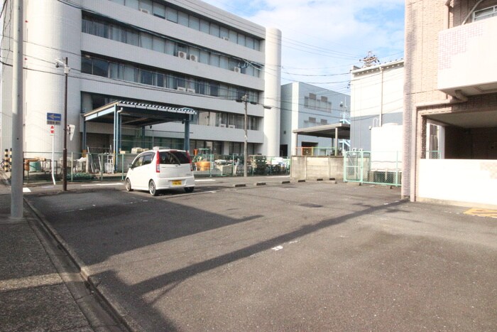 物件外観写真4　(駐車場)