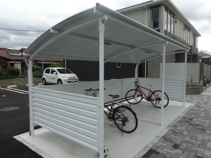 物件外観写真3　(駐輪場)