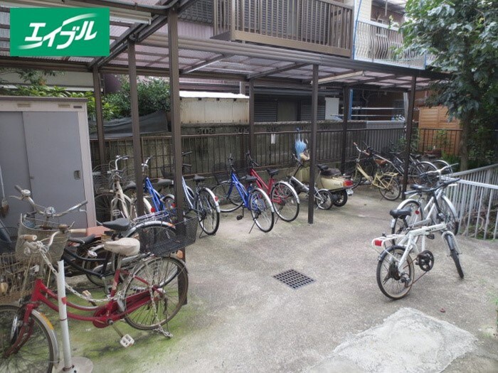 物件外観写真3　(駐輪場)