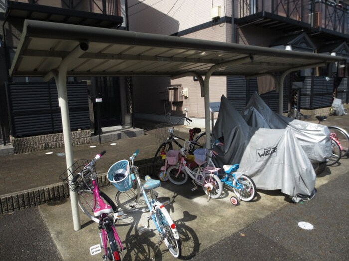 物件外観写真4　(駐輪場)