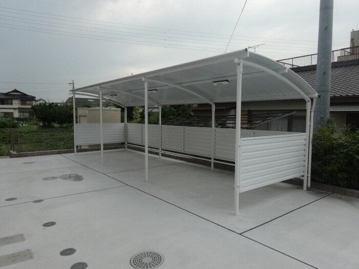 物件外観写真3　(駐輪場)