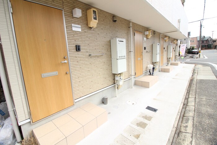 物件外観写真5　(エントランス部分)