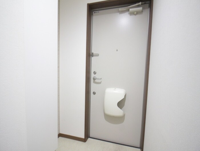 物件内観写真16　(玄関)