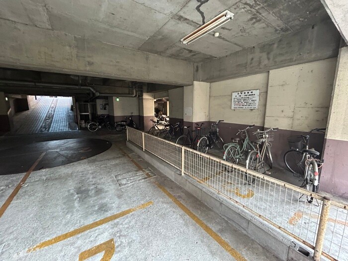 物件外観写真3　(駐輪場)
