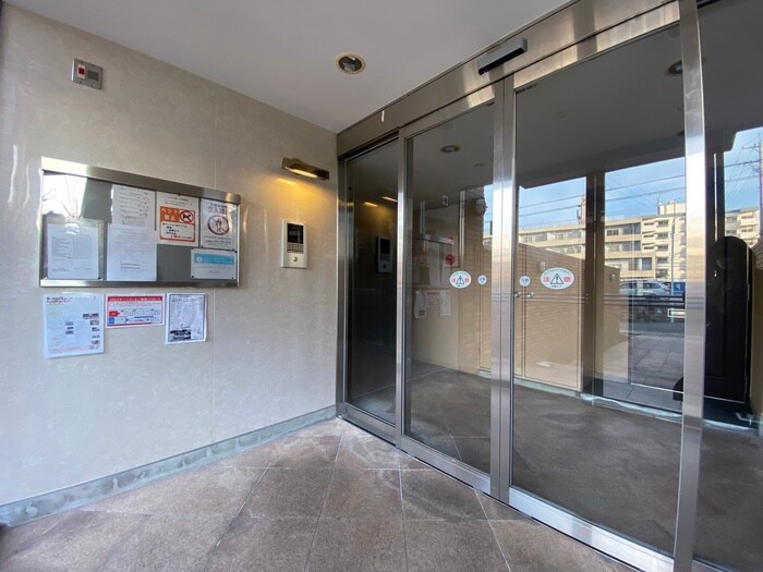 物件外観写真3　(エントランス部分)