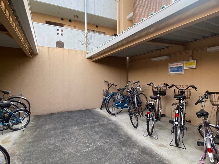 物件外観写真5　(駐輪場)