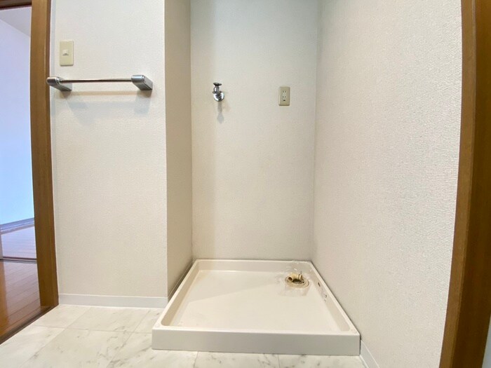 物件内観写真14　(洗濯機置場)