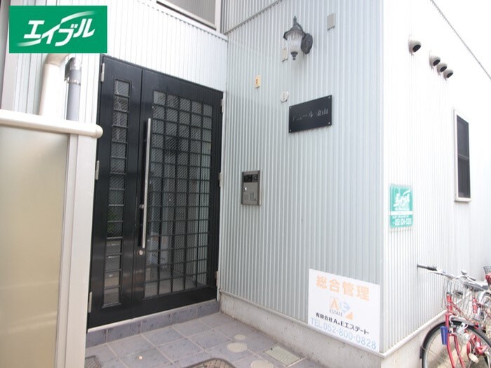 物件外観写真2　(エントランス部分)