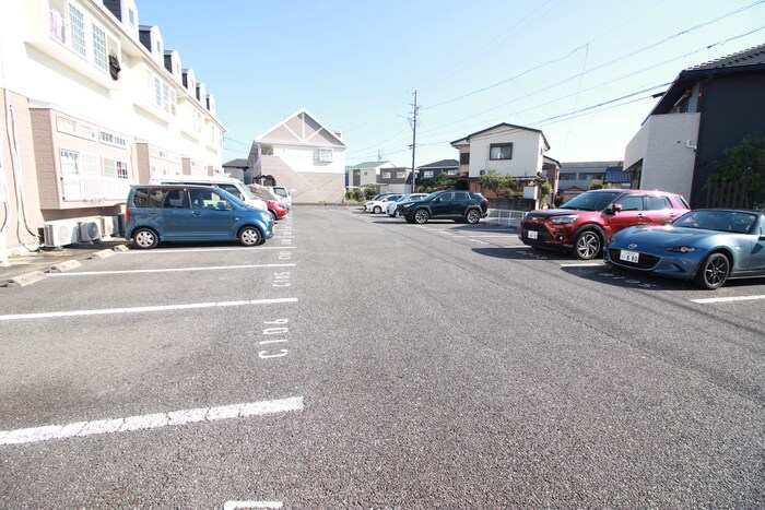 物件外観写真6　(駐車場)