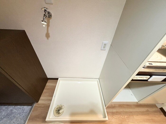 物件内観写真16　(洗濯機置場)