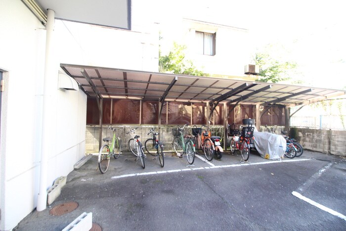 物件外観写真4　(駐輪場)